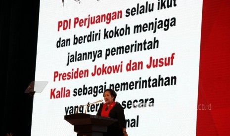 Ketua Umum PDI Perjuangan Megawati Soekarnoputri menyampaikan pidato politiknya pada HUT ke-44 PDIP di Jakarta Convention Center (JCC), Jakarta, Selasa (10/1). 