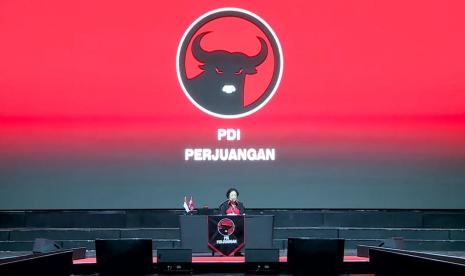 Ketua Umum PDIP, Megawati Soekarnoputri dalam pidato perayaan HUT ke-50 PDIP di JIExpo, Jakarta, Selasa (10/1). Pengamat menilai lambannya PDIP umumkan capres untungkan Anies, rugikan KIB.