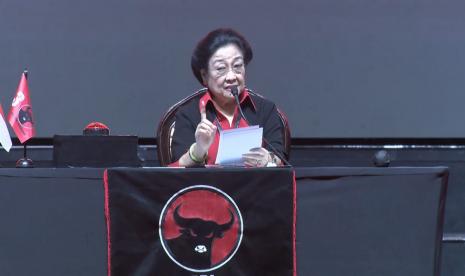 Ketua Umum PDIP, Megawati Soekarnoputri dalam pidato perayaan HUT ke-50 PDIP di JIExpo, Jakarta, Selasa (10/1).