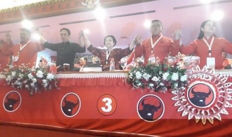 Ketua Umum PDIP Megawati Soekarnoputri resmi menutup Rakernas III PDIP di Bali, Ahad (25/2)