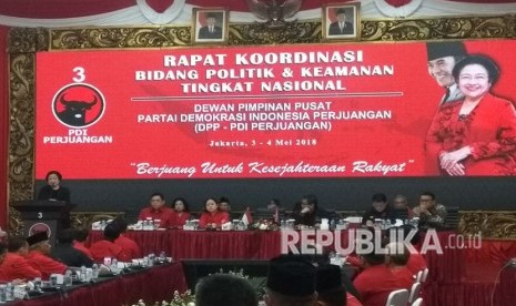 Ketua Umum PDIP, Megawati Soekarnoputri, saat membuka rakornas bidang politik dan keamanan di DPP PDIP, Menteng, Jakarta Pusat, Kamis (3/5). 