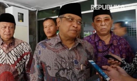 Ketua Umum Pengurus Besar Nahdlatul Ulama (PBNU) KH Said Aqil Siraj (kedua kanan).