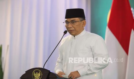  Ketum PBNU: Semua Orang Tahu Manfaat Besar Pesantren. Foto:  Ketua Umum Pengurus Besar Nahdlatul Ulama (PBNU) KH Yahya Cholil Staquf memberikan sambutan saat puncak peringatan Hari Lahir (Harlah) ke-99 Nahdlatul Ulama di Bangkalan, Madura, Jawa Timur, Kamis (17/2/2022). Harlah ke-99 NU itu mengusung tema Menyongsong 100 Tahun NU Merawat Jagat Membangun Peradaban. 