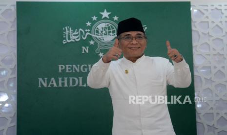 Ketua Umum Pengurus Besar Nahdlatul Ulama (PBNU) KH Yahya Cholil Staquf bersiap memberikan keterangan terkait puncak resepsi satu abad NU di Kantor Pusat PBNU, Jakarta, Jumat (27/1/2023). PBNU akan menggelar Puncak Resepsi Satu Abad NU yang dipusatkan di Stadion Gelora Delta Sidoarjo, Jawa Timur pada selasa 7 Februari 2023. Puncak Resepsi Satu Abad NU juga akan di isi oleh berbagai acara mulai dari yang bersifat ritual keagamaa, Kuliner, bazaar UMKM hingga hiburan rakyat yang diisi sejumlah artis dalam dan luar negeri.