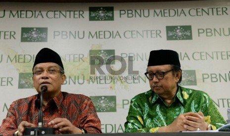 Ketua Umum Pengurus Besar Nahdlatul Ulama (PBNU) Said Aqil Siradj didampingi Ketua Steering Committee Panitia Muktamar NU ke-33 Slamet Effendy Yusuf memberikan keterangan terkait laporan akhir persiapan pelaksanaan Muktamar NU di Kantor PBNU,Jakarta, Jumat