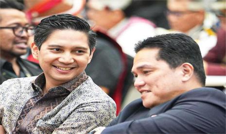 Ketua Umum Pengurus Pusat Persatuan Basket Seluruh Indonesia (PP Perbasi) periode 2024-2028, Budi Djiwandono bersama ketum PP Perbasi periode 2006-2010 Erick Thohir.