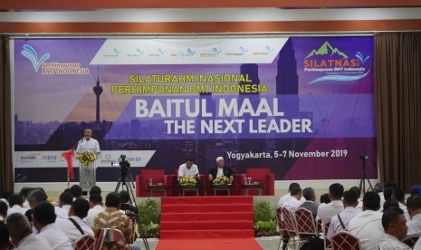  Ketua Umum Perhimpunan BMT Indonesia, Jularso, saat memberikan arahan dalam Silatnas ke-10 Perhimpunan BMT Indonesia di Prima SR Hotel and Convention Yogyakarta, Rabu (6/11). 