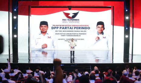 Ketua Umum Perindo, Hary Tanoesudibyo memberikan pidatonya di depan kader Perindo.