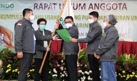 Ketua Umum Perkumpulan Pelaku Usaha Bawang Putih dan Sayuran Umbi Indonesia (Pusbarindo) hasil Rapat Umum Anggota pada 22 Januari 2022, Antonius Reinhard Batubara. saat membacakan janji.