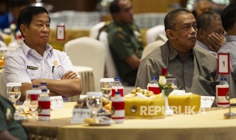 Ketua Umum Persatuan Purnawirawan Angkatan Bersenjata Republik Indonesia (Pepabri) Jenderal TNI (Purn) Agum Gumelar (kiri) bersama Mantan Panglima TNI Jenderal TNI (Purn) Djoko Santoso (kanan) menghadiri Silaturahmi Purnawirawan TNI di Gedung Jenderal A.H Nasution, Kementerian Pertahanan, Jakarta, Senin (29/7/2019). 