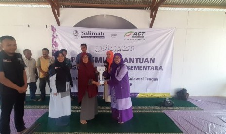 Ketua Umum Persaudaraan Muslimah (Salimah), Siti Faizah meresmikan masjid dan hunian sementara yang terletak di Desa Mpanau, Sigi, Sulawesi Tengah pada 17 November 2019. 