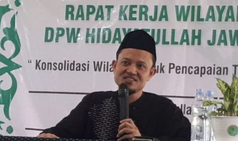 Ketua Umum Pimpinan Pusat Hidayatullah, Ustaz Dr Nashirul Haq Lc, MA mengisi materi di acara Rakerwil Hidayatullah Jawa Timur,  Rabu (29/1).