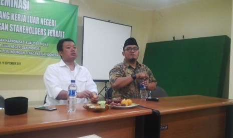  Ketua Umum Pimpinan Pusat Pemuda Muhammadiyah, Dahnil Anzar Simanjuntak (kanan) bersama Ketua Umum Gerakan Pemuda Anshor, Nusron Wahid (kiri) di kantor GP Anshor, Jakarta, Kamis (18/9) malam.