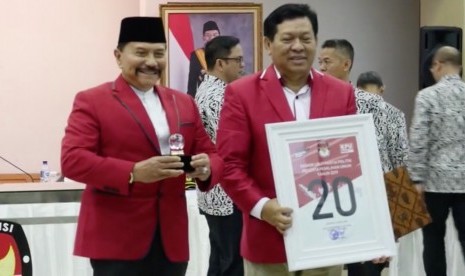 Ketua Umum PKPI Hendropriyono (kiri)