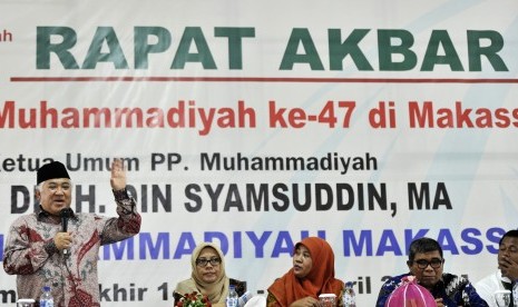 Ketua Umum PP Muhammadiyah Din Syamsuddin memberi pengarahan saat rapat akbar jelang Muktamar Muhammadiyah di Kampus Universitas Muhammadiyah (Unismuh), Makassar, Sulawesi Selatan, Kamis (2/4).