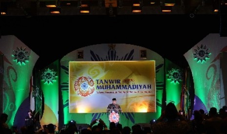 Ketua Umum PP Muhammadiyah Din Syamsuddin memberikan sambutan pada Tanwir Muhammadiyah di Mesra Ballroom, Samarinda, Kalimantan Timur, Jumat (23/5). Tanwir yang dilaksanakan pada 23-25 mei ini mengangkat tema 