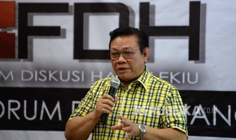  Ketua Umum PPK Kosgoro Agung Laksono memberikan sambutan saat pembukaan Forum Diskusi Hanglekiu di Jakarta, Senin (6/3). 