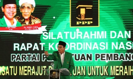 Ketua Umum PPP Djan Faridz menyampaikan pidato politiknya saat membuka Rapat Koordinasi Nasional PPP di Jakarta, Jumat (31/3). 