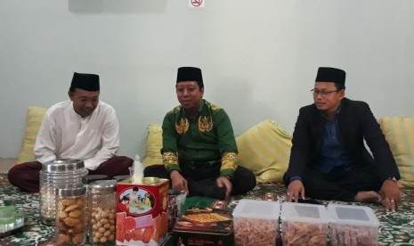 Ketua Umum PPP Romahurmuziy (Romi) bersama Direktur Kulliyatul Quran Al-Hikam, Arif Zamhari (baju putih) saat menghadiri acara Halaqah Nasional Ulama Pesantren dan Cendekiawan