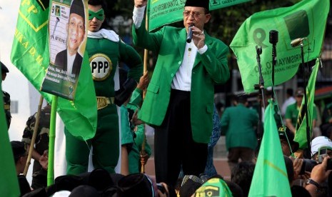 Ketua umum PPP Surya Dharma Ali menyampaikan orasi politik pada kampanye terakhir partai PPP di Tugu Proklamasi, Jakpus, Sabtu (5/4).