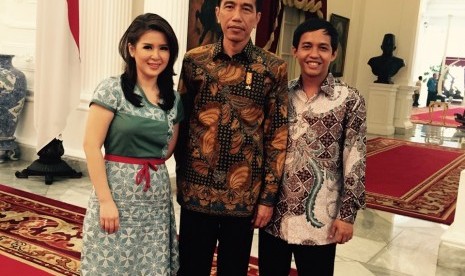 Ketua Umum PSI Grace Natalie (kiri) dan Sekretaris Jenderal PSI Raja J Antoni(kanan) menemui Presiden Jokowi di Istana, Senin (10/8).