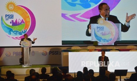 PSSI Chairman Edy Rahmayadi (left) delivers his speech at the opening of PSSI Congress 2019 in Nusa Dua, Bali, Sunday (Jan 20).