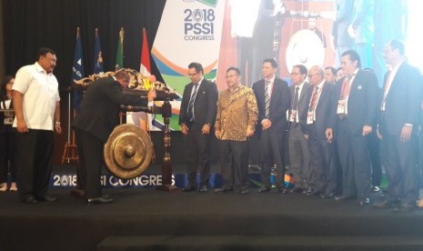 Ketua Umum PSSI Edy Rahmayadi Membuka Kongres Luar Biasa dan Kongres Biasa 2018 di Tangerang Selatan, Banten, Sabtu (13/1).