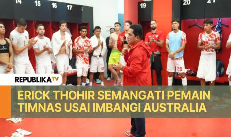 Ketua Umum PSSI Erick Thohir memberikan semangat kepada para pemain Timnas Indonesia.