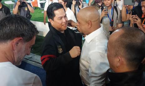 Ketua Umum PSSI Erick Thohir mendapatkan ucapan selamat milad dari legenda sepak bola Brasil, Roberto Carlos, Selasa (30/5/2023).. 