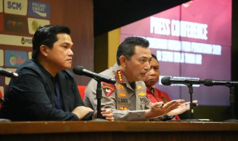 Ketua Umum PSSI Erick Thohir menegaskan langkah tegasnya untuk membabat habis mafia sepak bola. Menurut Erick, praktik mafia sepak bola harus diganjar sanksi tegas secara hukum. Oleh karena itu, Erick menggandeng Polri dengan instrumen yang dimilikinya untuk mengungkap sekaligus menyeret oknum mafia ke jeruji besi.