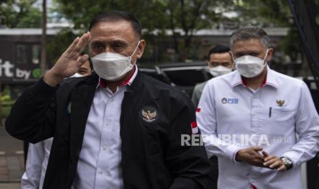 Ketua Umum PSSI Mochamad Iriawan (kiri) didampingi Wakil Ketua Iwan Budianto.