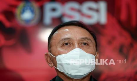 Ketua Umum PSSI Mochamad Iriawan memberikan keterangan pers terkait dugaan pengaturan skor Perserang Serang pada Liga 2 2021 di Kantor PSSI, Jakarta, Sabtu (6/11/2021). Menurut Mochamad Iriawan, laporan tersebut merupakan komitmen PSSI guna melimpahkan dugaan pengaturan skor dalam pertandingan di Liga 2 2021 ke aparat kepolisian. 