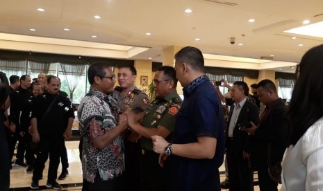 Ketua Umum PSSI, Muhammad Iriawan beserta jajaran memberikan ucapan selamat kepada timnas U-22 Indonesia atas keberhasilan meraih medali perak pada SEA Games 2019 Filipina, di Hotel Sultan, Jakarta, Kamis (12/12).