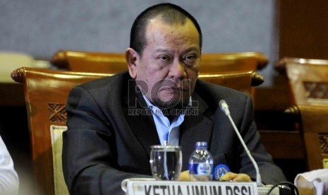 Ketua Umum PSSI periode 2015-2019 La Nyalla Mattalitti mengikuti rapat pendapat umum dengan Komisi X DPR RI di kompleks Parlemen Senayan, Jakarta, Senin (20/4).(Republika/Agung Supriyanto)