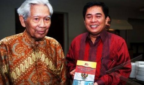 Ketua Umum SOKSI Ade Komaruddin (kanan) dan Pendiri Soksi Suhardiman