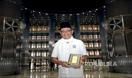 Ketua Umum Yayasan Muslim Sinar Mas (YMSM), Saleh Husin dalam penyerahan 3.000 mushaf Alquran bagi Badan Pelaksana Pengelola Masjid Istiqlal, Jumat (19/2).