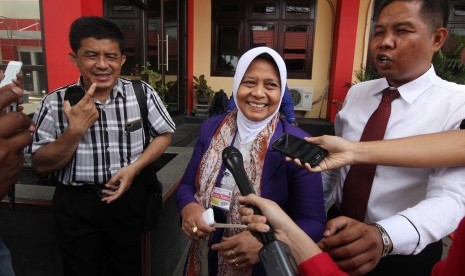 Ketua Yayasan Padepokan Dimas Kanjeng, Marwah Daud Ibrahim (tengah) 