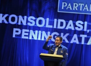 Ketum DPP Partai Demokrat Anas Urbaningrum menutup Rakornas Demokrat, Ahad sore.