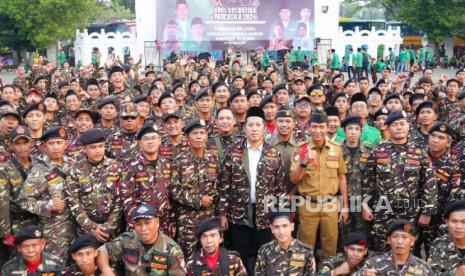 Ketum GP Ansor Addin Jauharudin bersama pasukan Banser