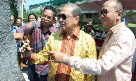 Ketum Kadin Indonesia Rosan Perkasa Roeslani (kanan)