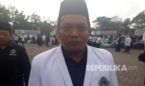 Ketum Pagar Nusa, Nabul Haroen menjadi Komandan Apel Hari  Santri di di Stadion Wiradaha Kota Tasikmalaya, Senin (22/10) pagi.