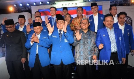 Ridwan Kamil bersama tokoh PAN di acara Rakernas PAN.