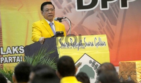 Ketum Partai Golkar Agung Laksono memberi sambutan saat pembukaan Rapimnas I DPP Partai Golkar di kantor DPP Partai Golkar, Slipi, Jakarta Barat, Rabu (8/4).