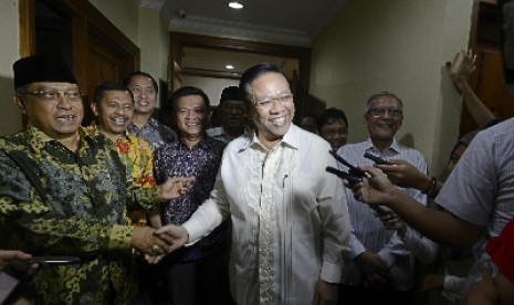 Ketum Partai Golkar versi Munas Jakarta Agung Laksono (tengah).