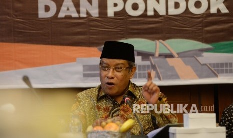 Ketum PBNU KH Said Aqil Siroj menggelar konferensi pers saat peluncuran RUU Pendidikan Madrasah dan Pondok Pesantren di Gedung PBNU, Jakarta, Senin (10/10).