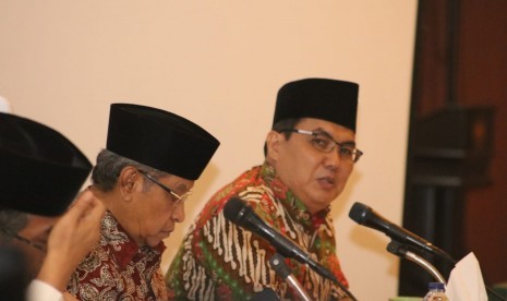 Sekjen PBNU, Dr Helmy Faisal Zainy (kanan)