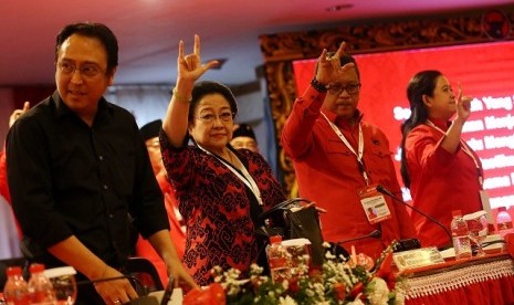 Ketum PDIP Megawati Soekarnoputri menutup Rakernas III PDIP di Bali, Ahad (25/2).