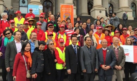 Keturunan penambang emas Cina mendapat perlakuan rasialis saat tiba di tambang emas Victoria, Australia.