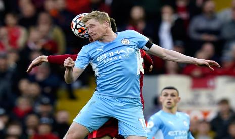 Kevin De Bruyne (depan) dari Manchester City.