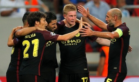 Kevin De Bruyne (kedua kanan) saat merayakan gol Nolito bersama para pemain Manchester City.